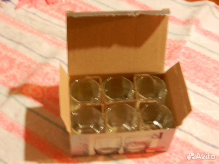 Бокалы, фужеры, стопки