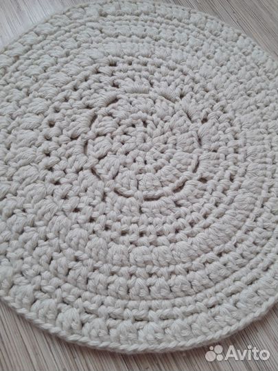 Шерстяной вязаный коврик ручная работа