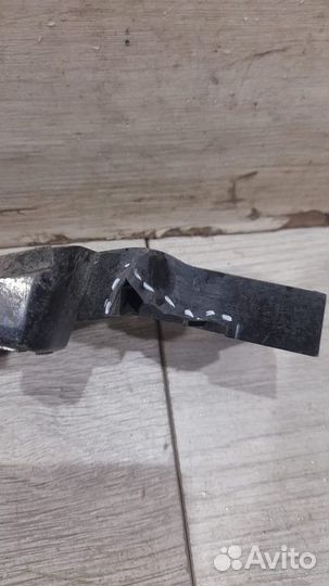 Кронштейн переднего бампера левый Suzuki Vitara С