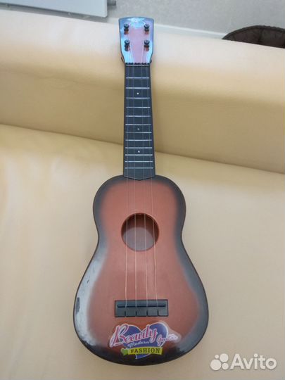Гитара - игрушка