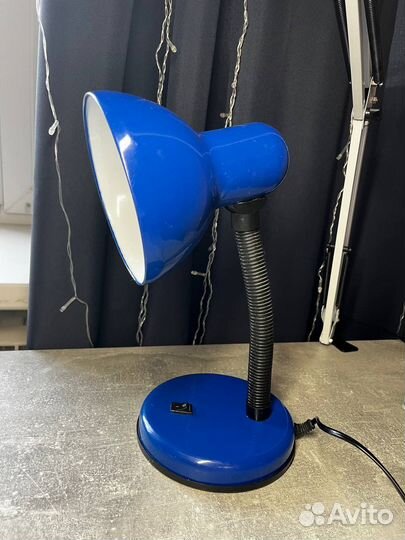 Настольная лампа