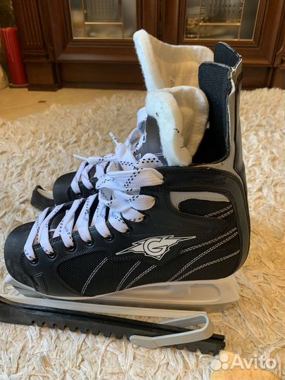 Коньки хоккейные 42 размер