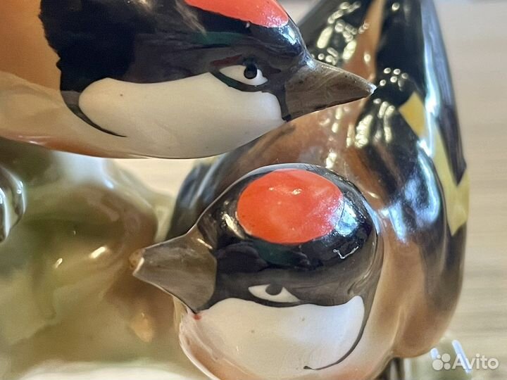 Фарфоровые статуэтки птицы