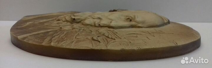 Плакетка-барельеф