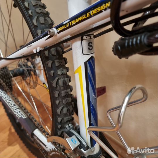 Велосипед gt avalanche 3 0