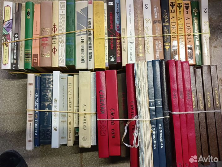 Книги разные, много