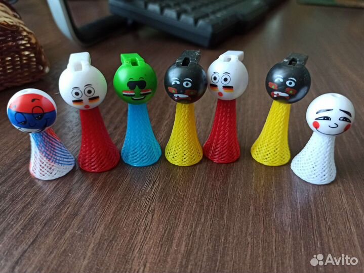 Наклейки.Замочки.Свистки.Стикерсы. Пакетом