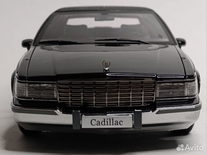 Cadillac Fleetwood Black 1:18 Xiaoguang Models