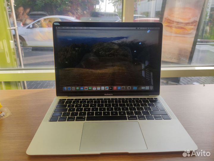 MacBook Air 13 2018 i5 8 гб SSD 128