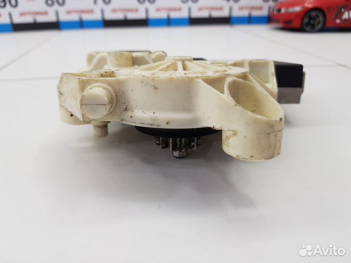 Моторчик стеклоподъемника задний правый