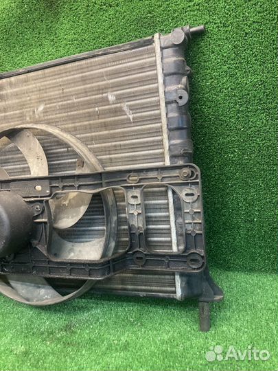 Радиатор охлаждения Рено Логан -1