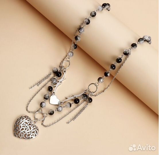 Чокер с ажурным сердцем и цепями