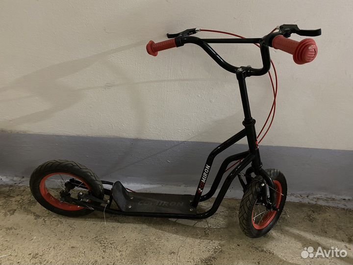 Самокат с большими колесами внедрожный