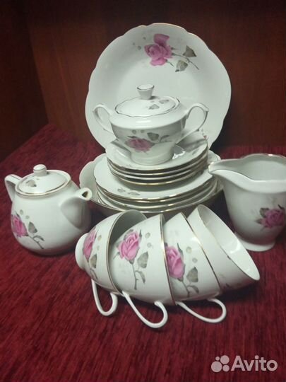 Столовый фарфоровый сервиз