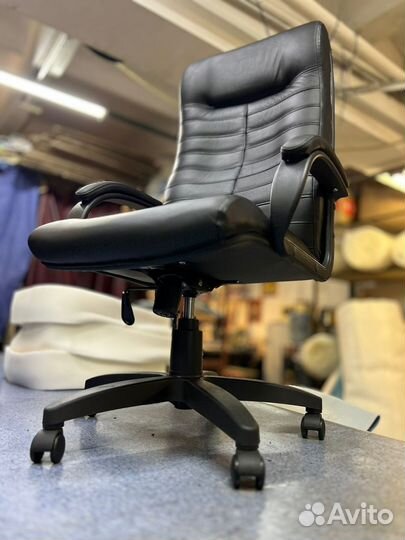 Кресло компьютерное в натуральной коже