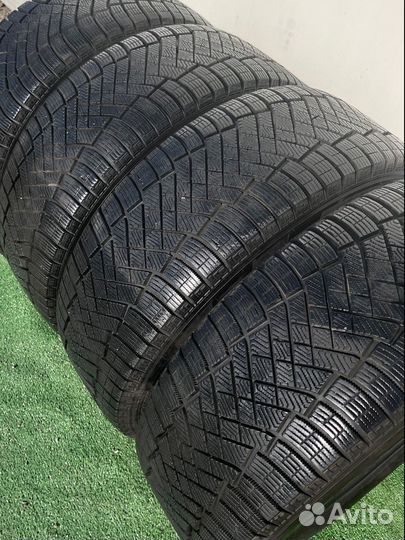 Pirelli Ice Zero FR 255/55 R19 111H