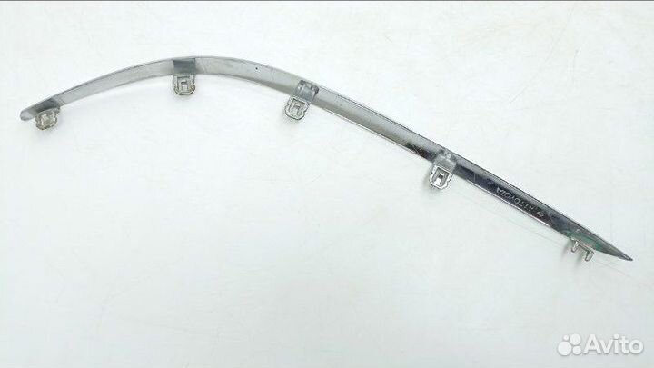 Молдинг бампера передний правый Toyota Crown