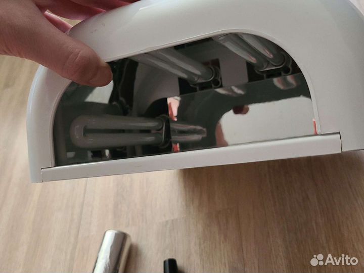 Лампа и гели для маникюра