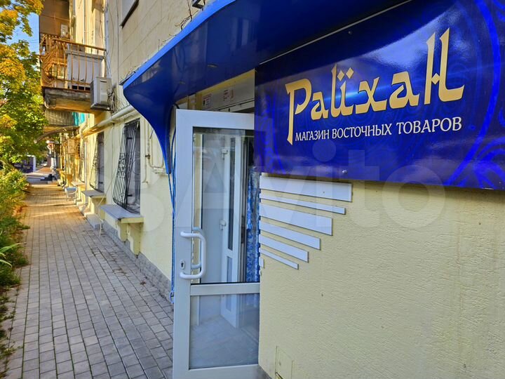 Первая линия Торгово-Офисное или Салон в Центре