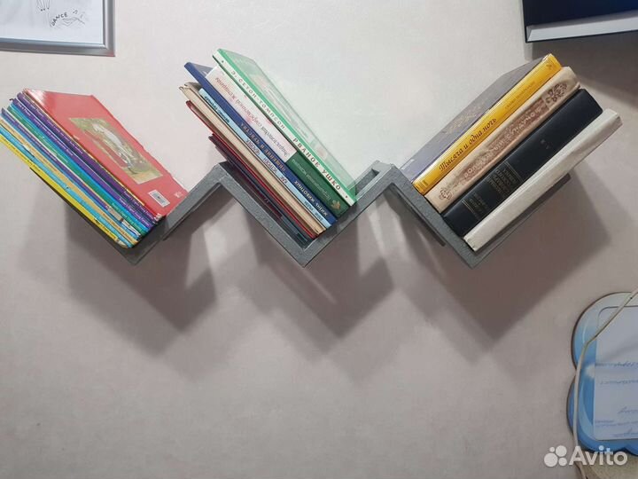 Полка под книги, новая