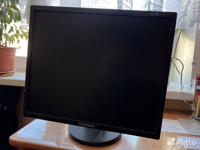 Монитор Samsung SyncMaster 943N
