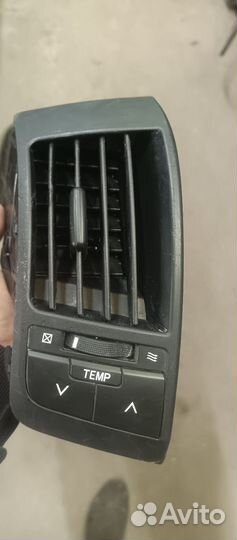 Дефлектор Центральный левый Toyota Land Cruiser200