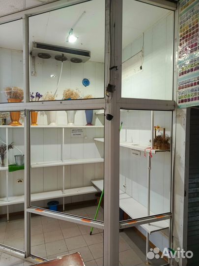 Перегородками стеклопакет с дверью