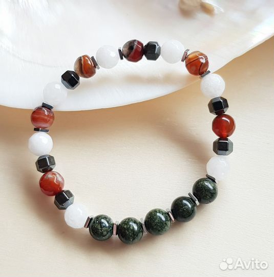 Браслет из сердолика, змеевика, кварца и гематита