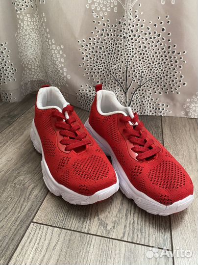 Кроссовки женские 40 размер новые