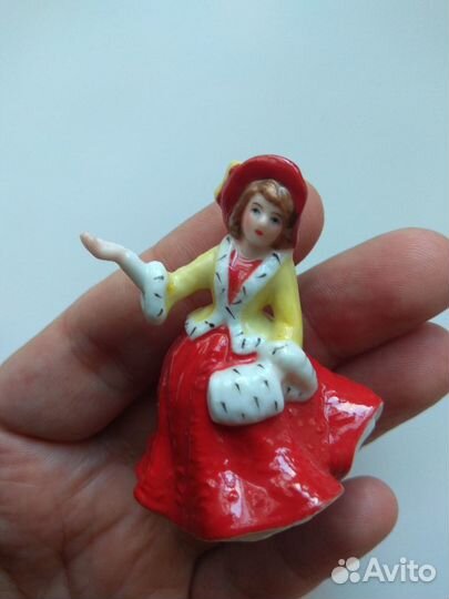 Статуэтка фарфор