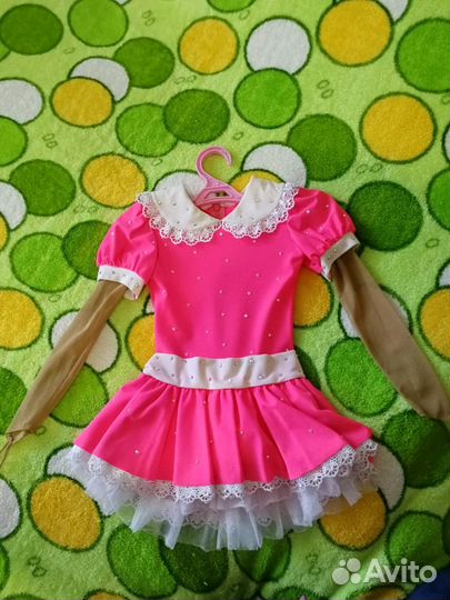 Костюм для выступлений по фигурному катанию