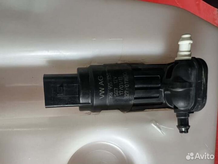 Бачок стеклоомывателя с моторчиком Skoda Yeti 1.2