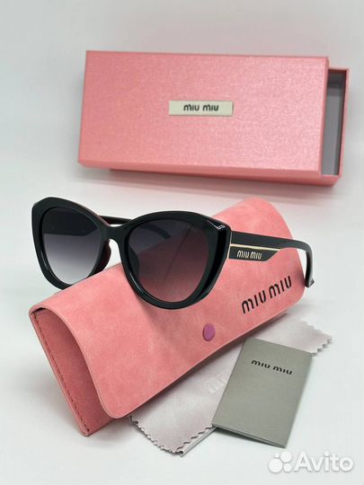 Солнцезащитные очки Miu Miu