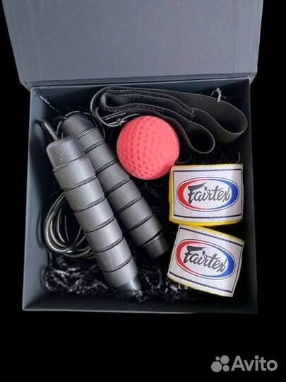 Подарочная коробка (19/19 см)