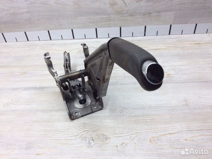 Рычаг стояночного тормоза Opel Astra J A14NET 2012