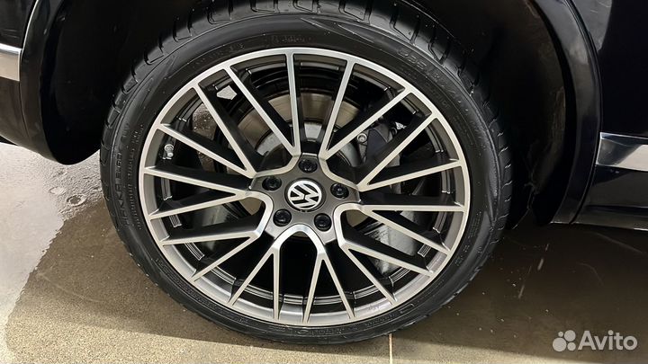 Nokian Tyres Hakka Black SUV 295/35 R21