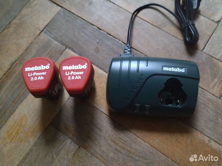 2 аккумулятора metabo, перфоратор makita, зарядка