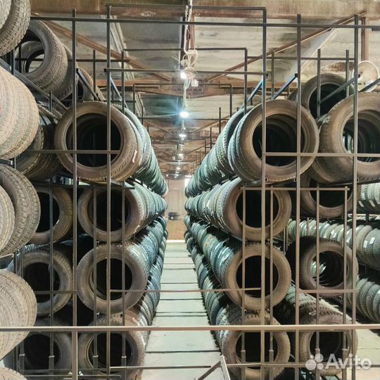 Yokohama BluEarth RV-03 215/60 R17 96H