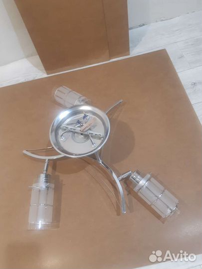 Продам две Люстры