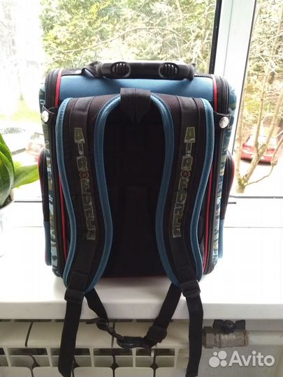 Портфели и контейнер для завтраков