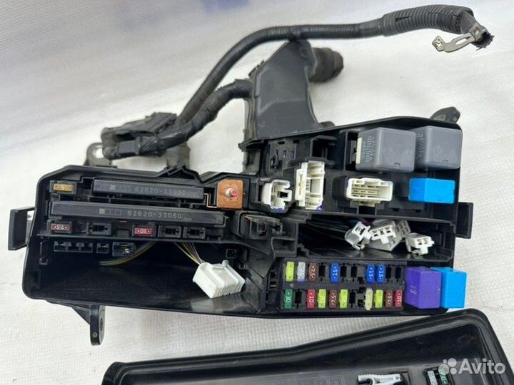 Корпус блока предохранителей левый Toyota Camry