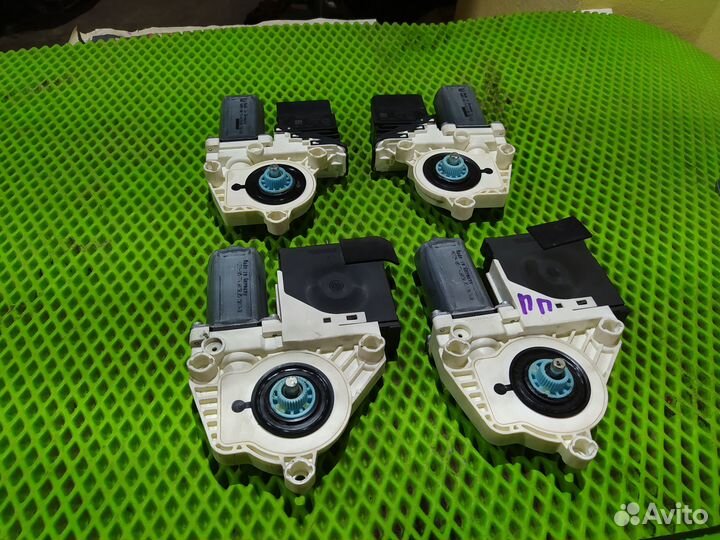 Моторчик стеклоподъемника левый перед VW Passat B6