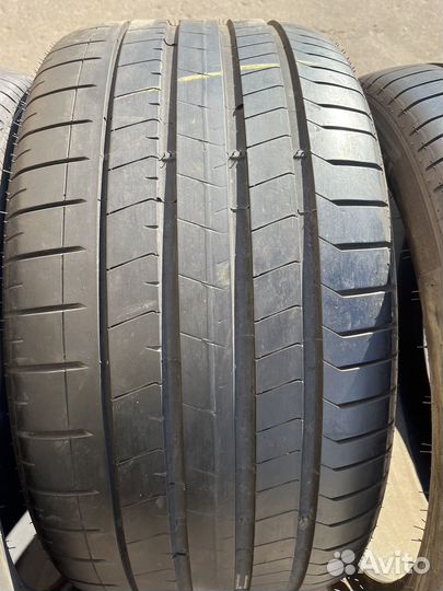 Pirelli P Zero PZ4 285/40 R22 и 325/35 R22