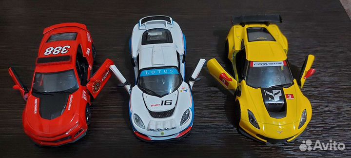 Инерционная машинка kinsmart 1:36