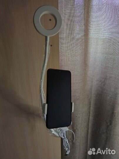 Настольная кольцевая лампа