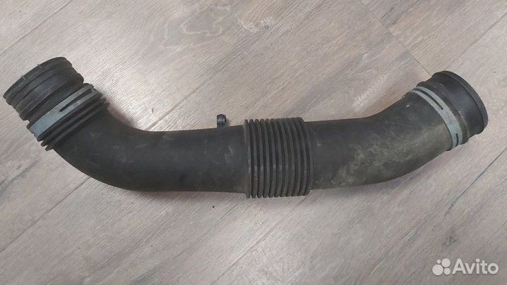 Патрубок воздушного фильтра Volkswagen Touareg 1