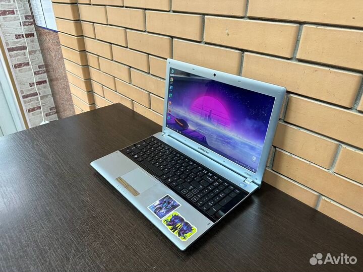 Ноутбук Samsung/i7/8Гб/SSD