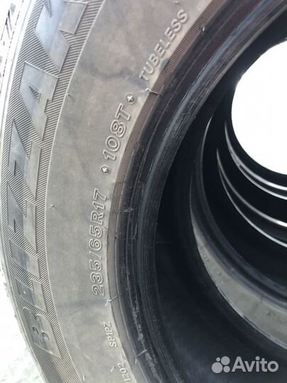Bridgestone Blizzak Spike-01 235/65 R17 108T