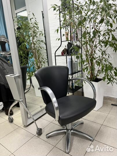 Парикмахерское оборудование, зеркало, мойка