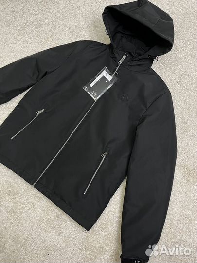 Куртка Armani: весна с яркими акцентами